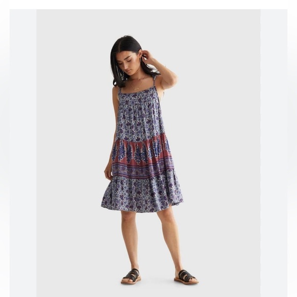 🪻Lucky🪻Printed Tiered Cami Dress Dress. Size M - Picture 2 of 7